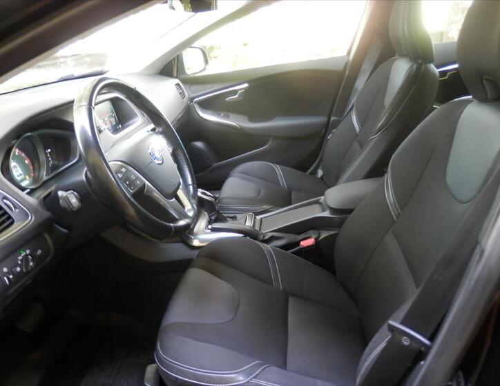 Volvo V40 11