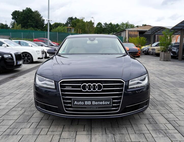 Audi A8 1