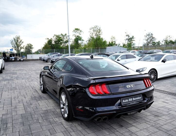 Ford Mustang 4