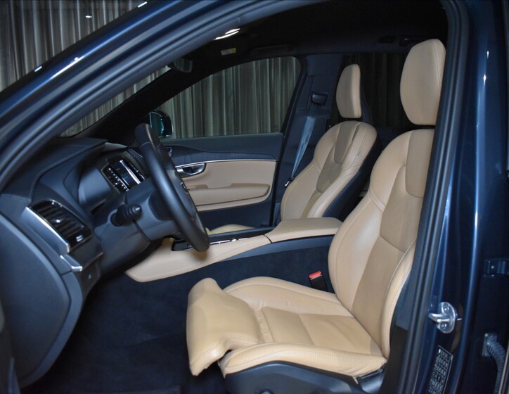 Volvo XC90 8