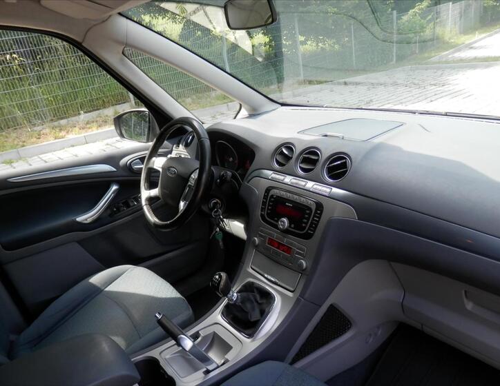 Ford Galaxy 14