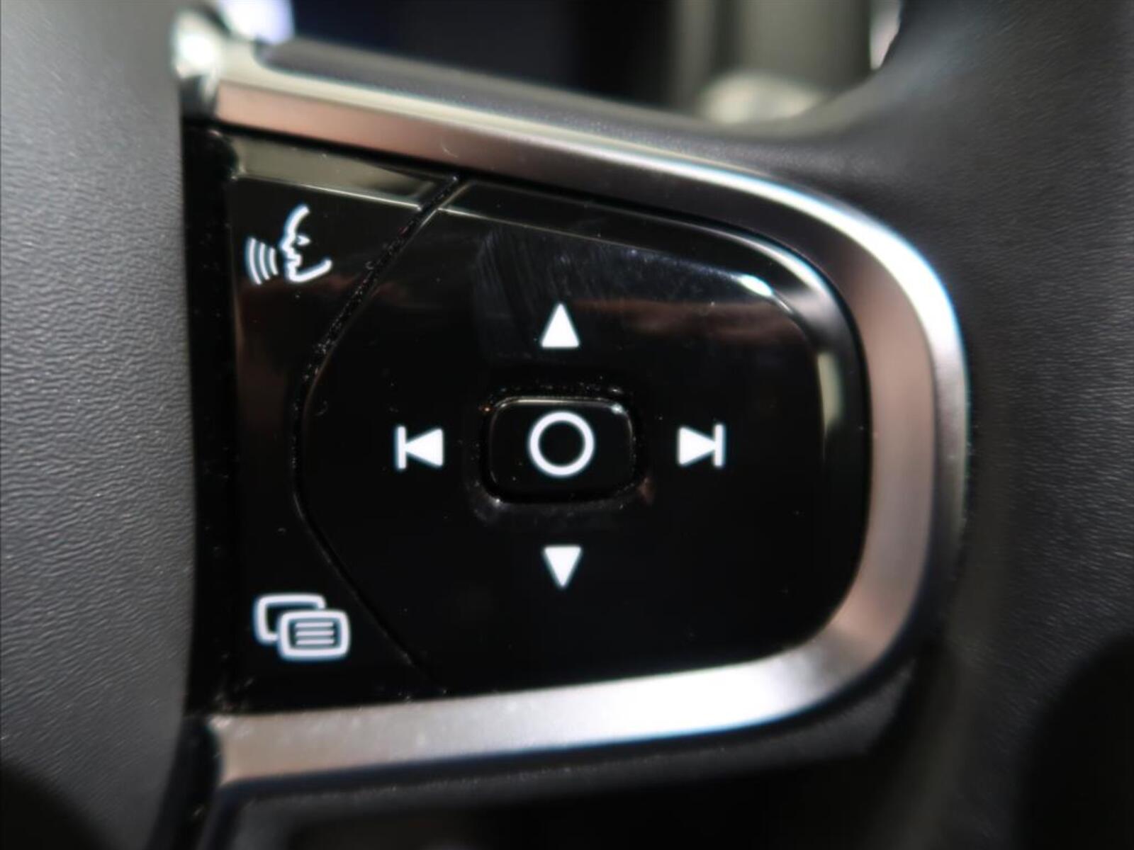 Volvo V90 17