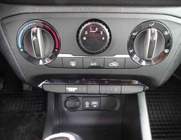 Hyundai i20 35