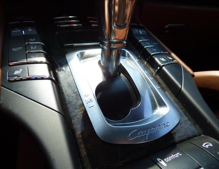 Porsche Cayenne 38