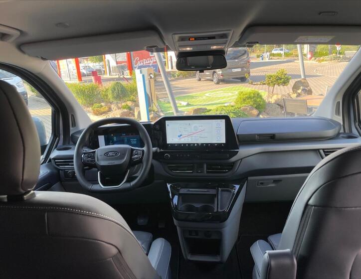 Ford Tourneo Custom 10