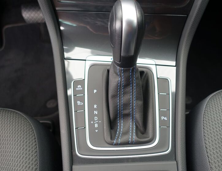 Volkswagen Golf 20