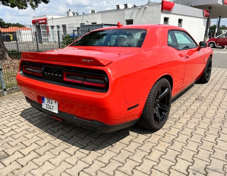 Dodge Challenger 4