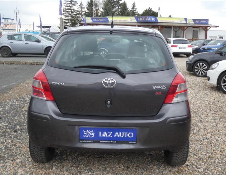 Toyota Yaris 5