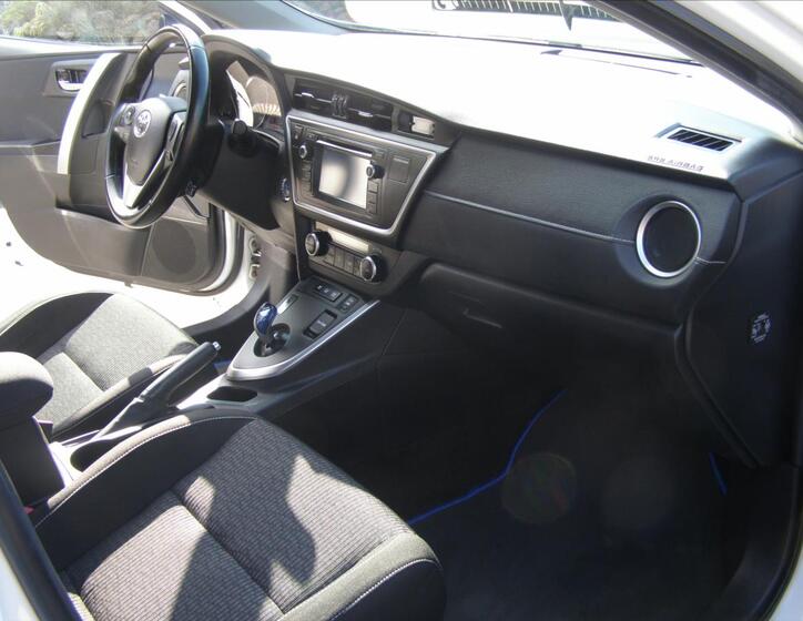 Toyota Auris 24