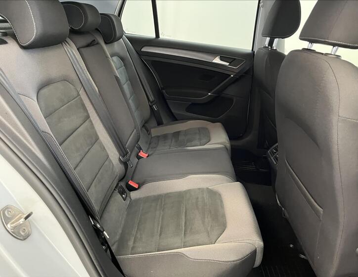 Volkswagen Golf 24