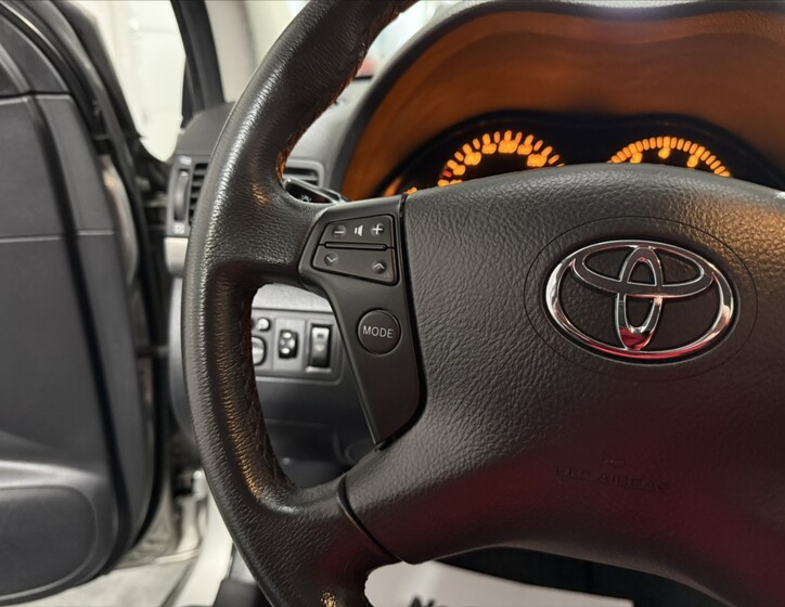 Toyota Avensis 9