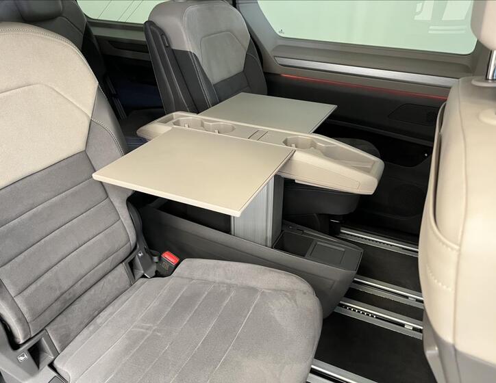 Volkswagen Multivan 29