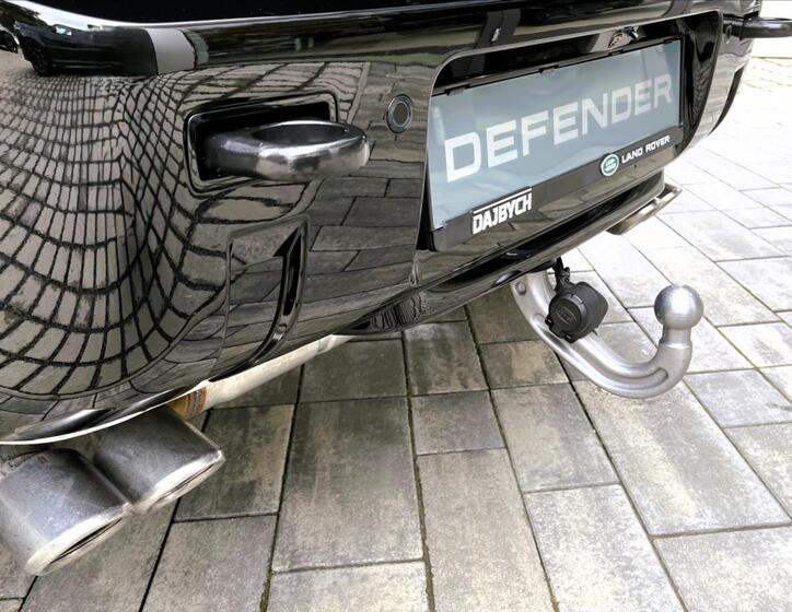 Land Rover Defender 7