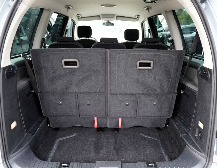 Ford Galaxy 12