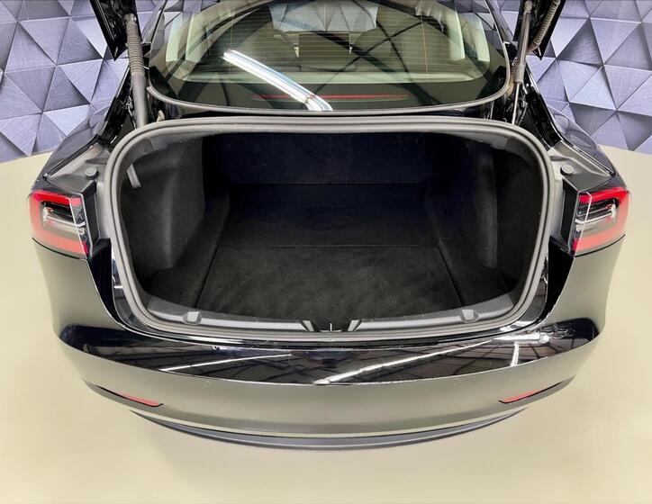 Tesla Model 3 26