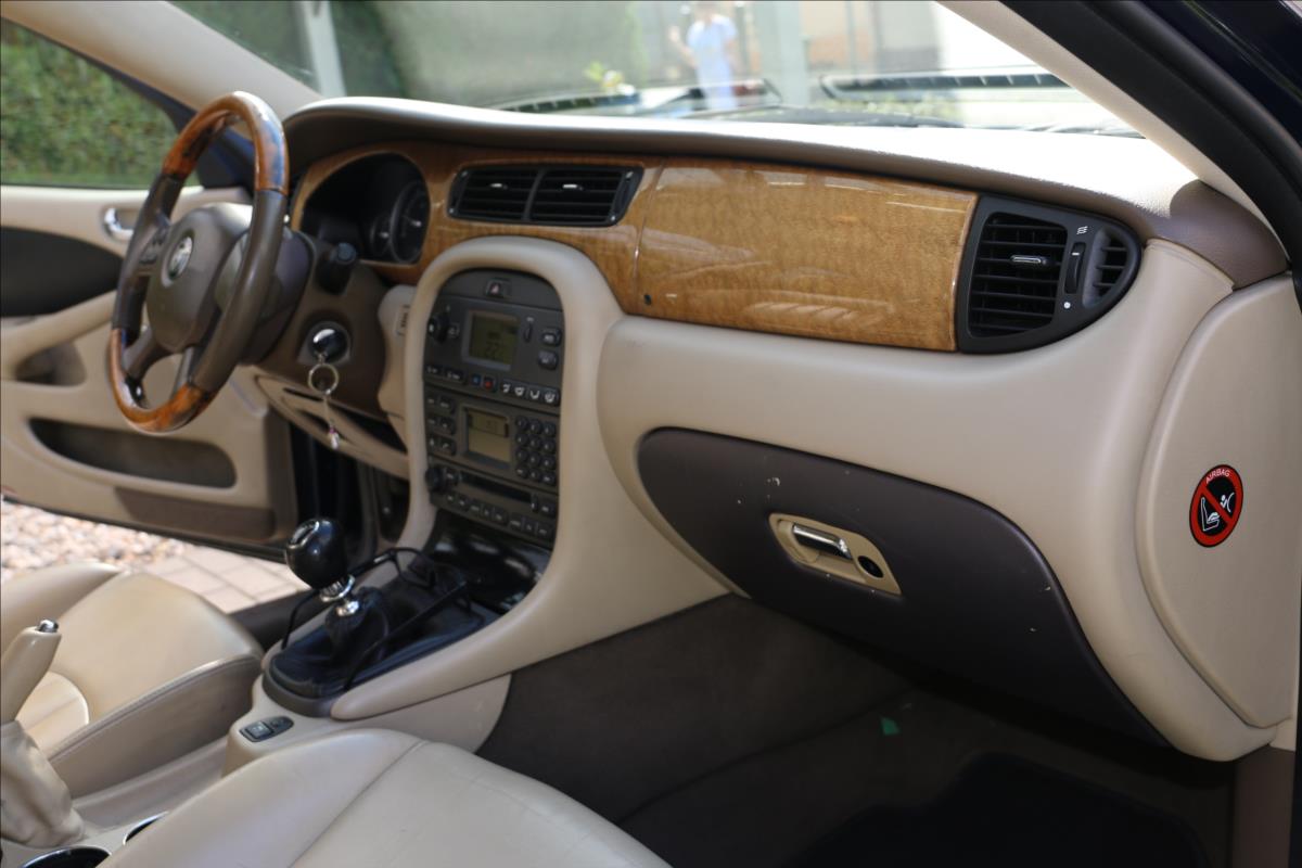Jaguar X-Type