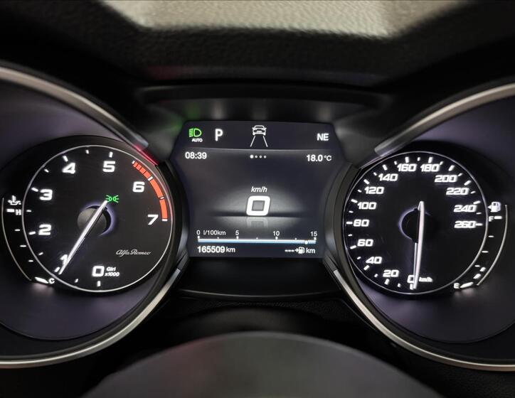 Alfa Romeo Stelvio 13