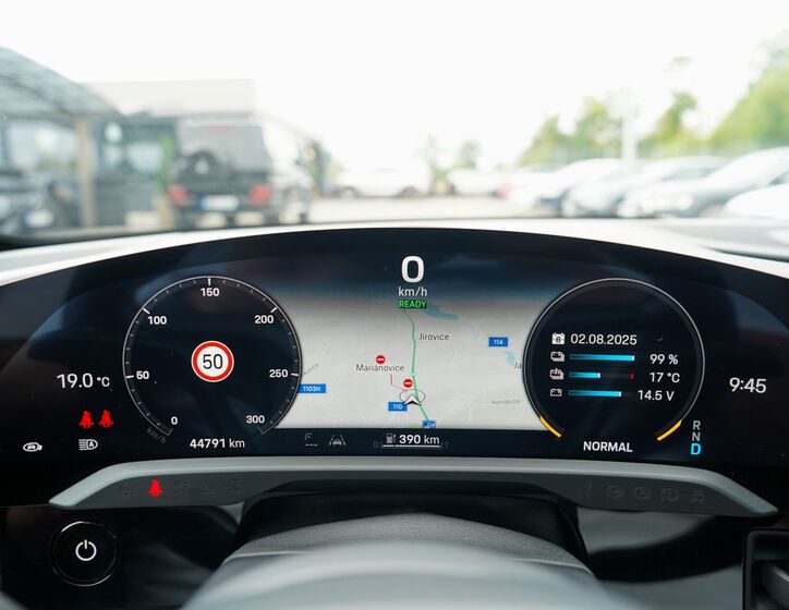 Porsche Taycan 36