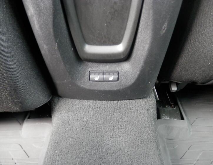Volvo V40 27