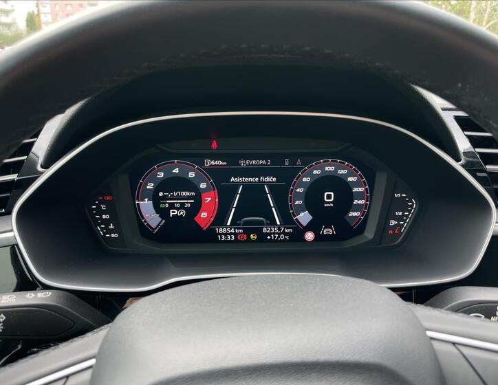 Audi Q3 9