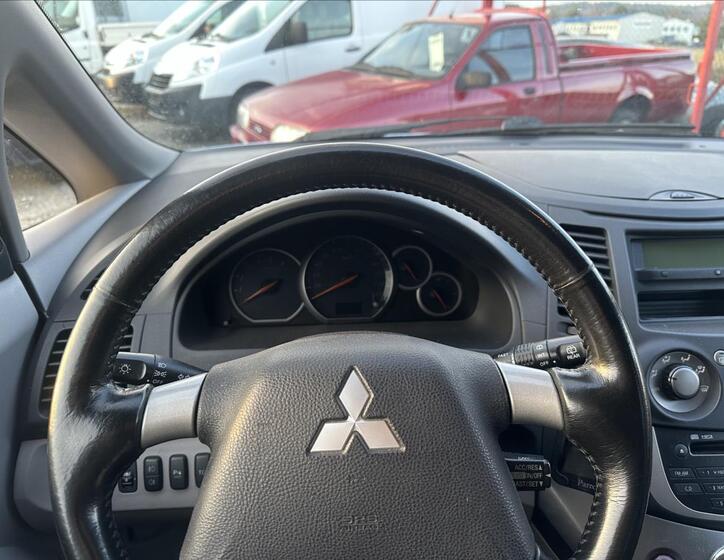 Mitsubishi Grandis 10