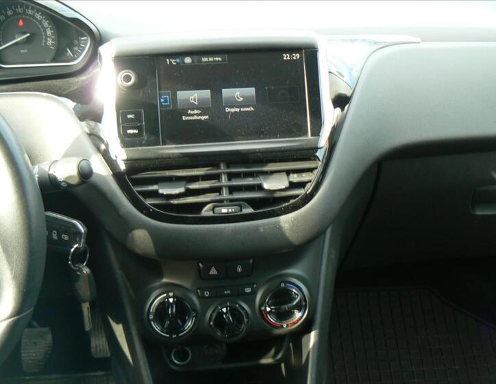 Peugeot 208 13