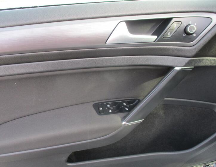 Volkswagen Golf 12