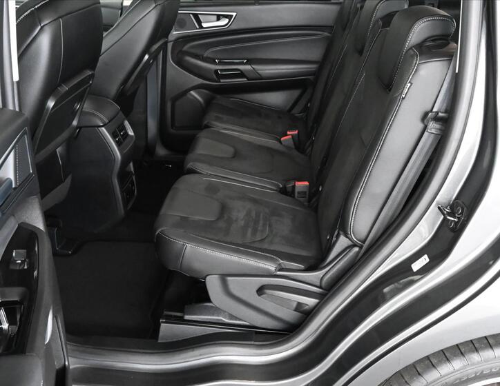 Ford Galaxy 11
