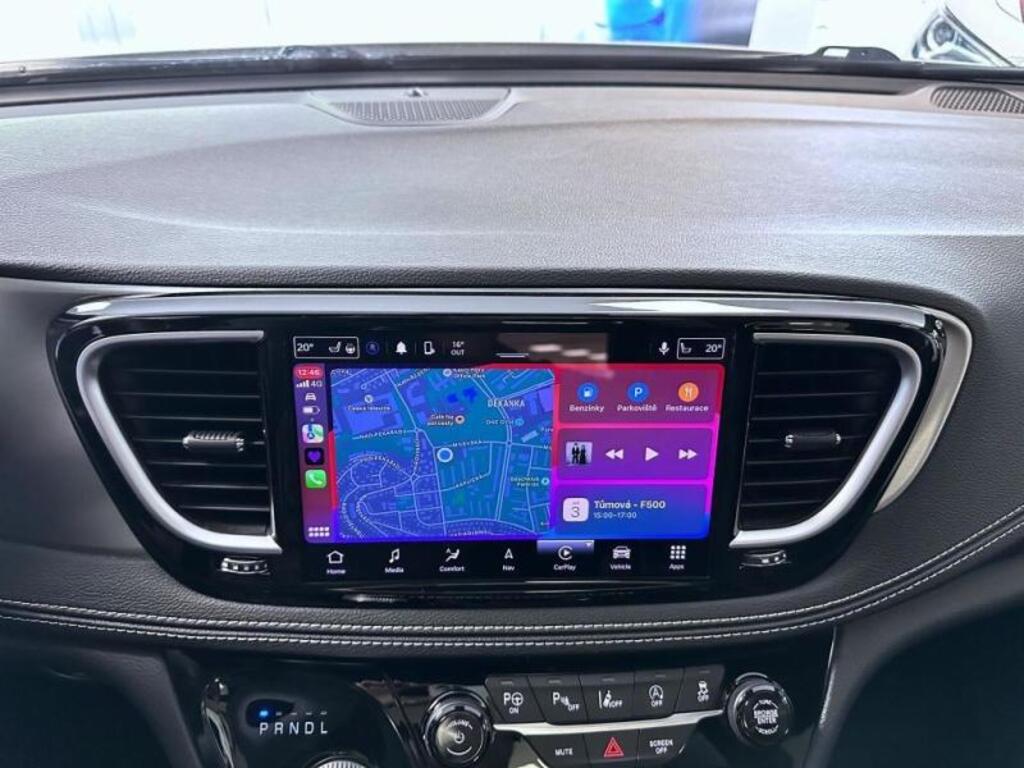 Chrysler Pacifica 17