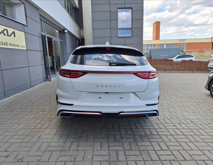 KIA ProCeed 4