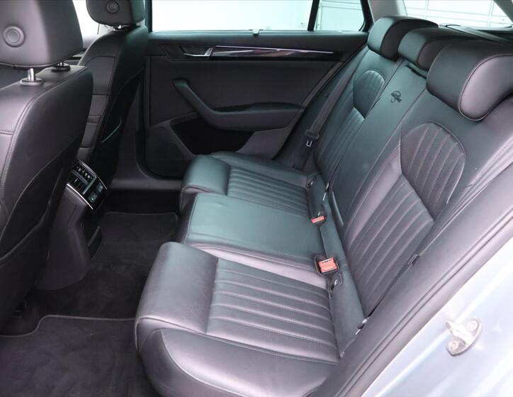 Škoda Superb 16