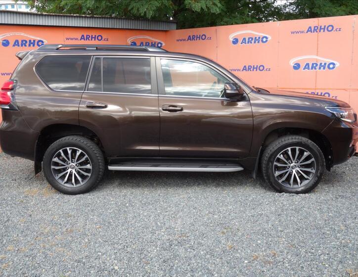 Toyota Land Cruiser 8