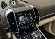 Porsche Cayenne 8