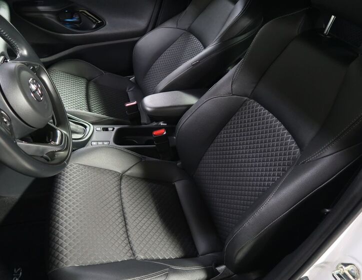 Toyota Yaris 9