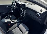 Mercedes-Benz GLA 11