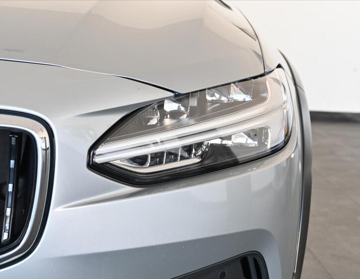 Volvo V90 30