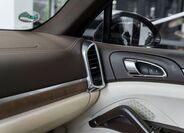 Porsche Cayenne 16