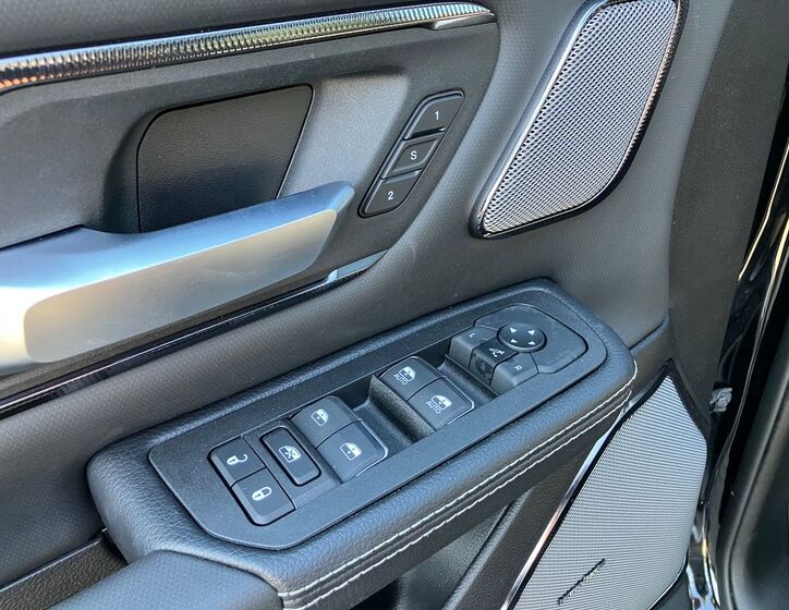 Dodge RAM 28