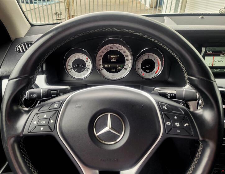 Mercedes-Benz GLK 9