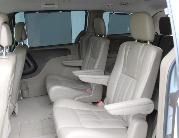 Chrysler Town & Country 33