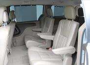 Chrysler Town & Country 33