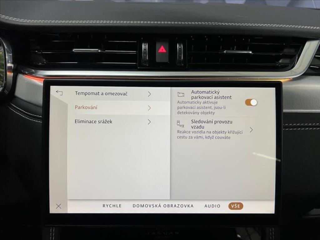 Jaguar F-Pace 17