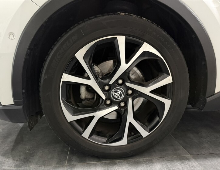 Toyota C-HR 32