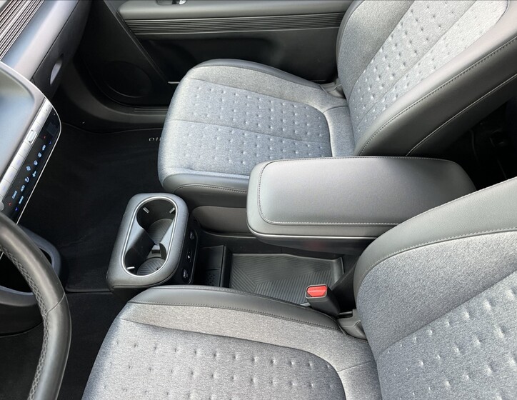 Hyundai IONIQ 53