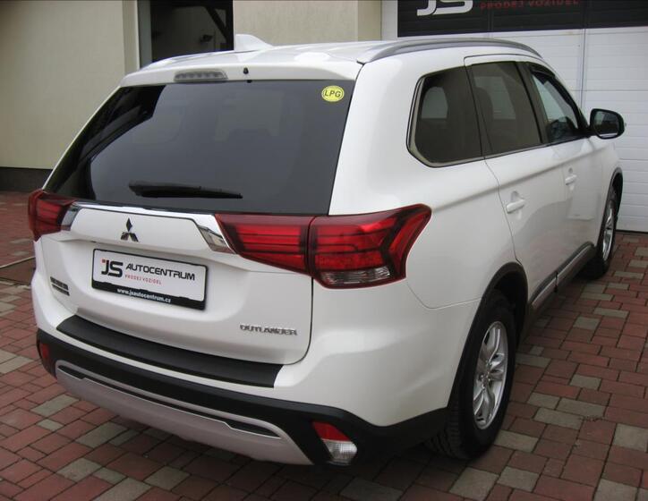 Mitsubishi Outlander 7