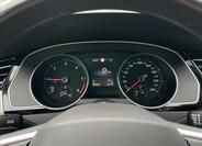 Volkswagen Passat 9