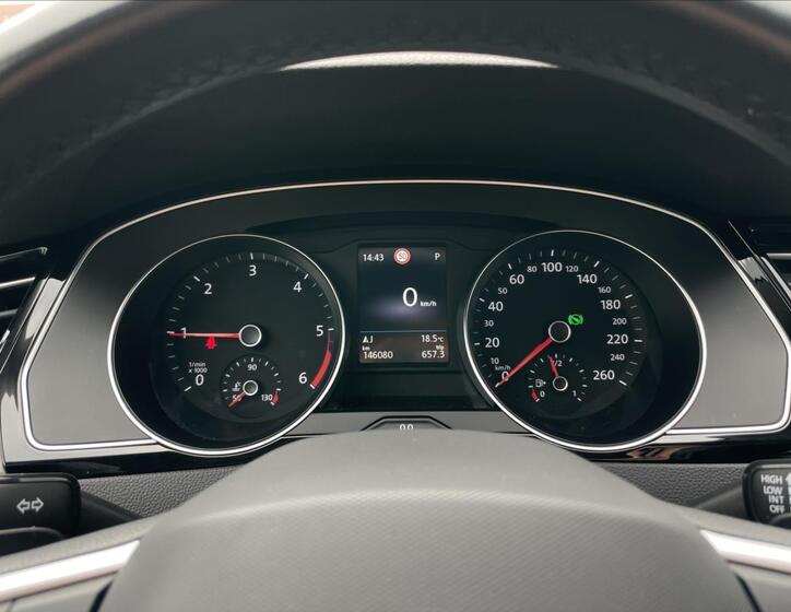 Volkswagen Passat 9