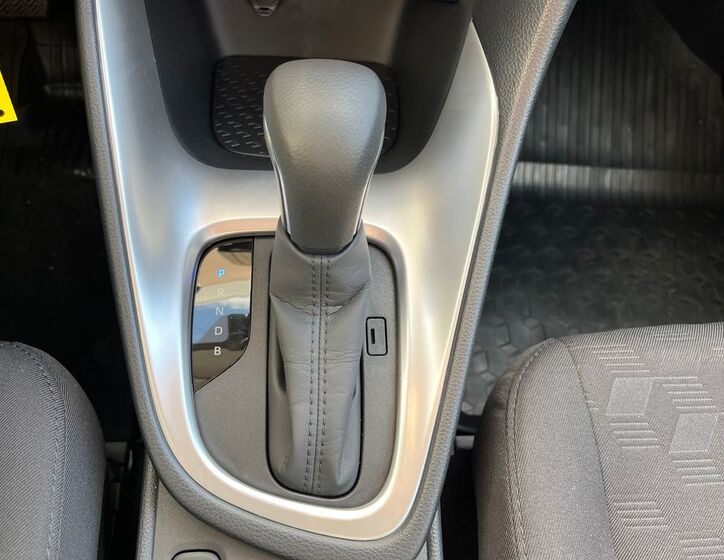 Toyota Yaris 24