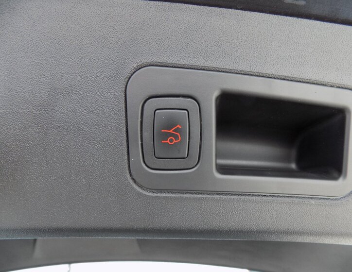 Tesla Model S 9