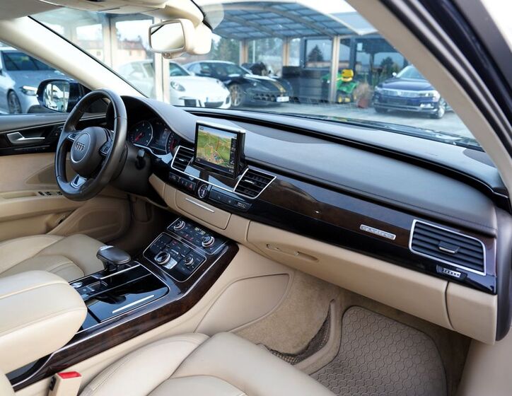 Audi A8 30
